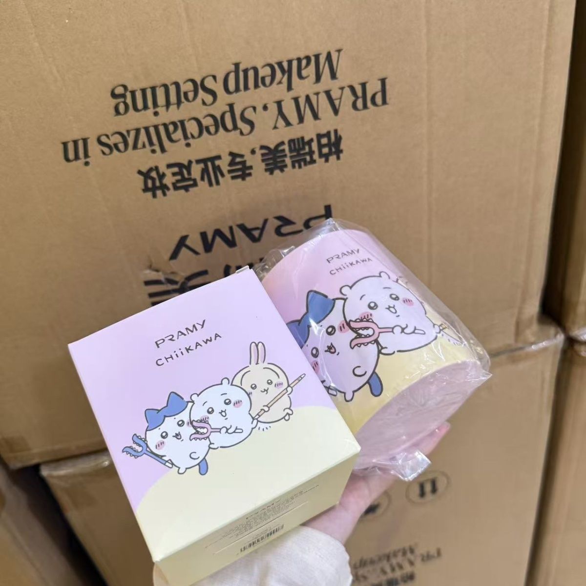 Chiikawa Co branded Makeup Bru - огляд і ціна Home Office Organization